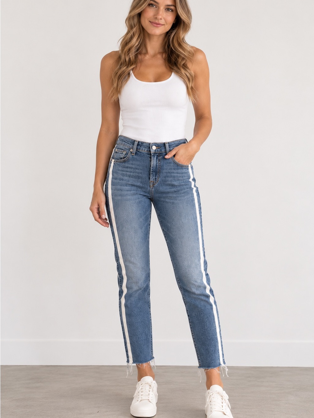 999. 7 For All Mankind Women's Blue Skinny Jeans with White Side Stripes